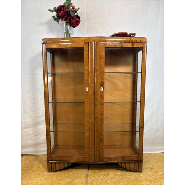 Vintage English Art Deco Display Cabinet, 1930s, in Restored conditions. Designed 1920 to 1949
