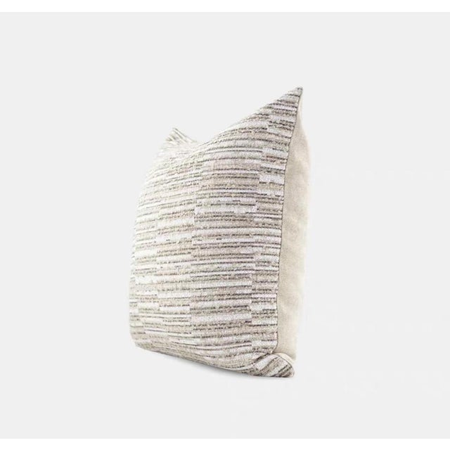 This jacquard square pillow is made of natural cotton and features a three-dimensional jacquard craftsmanship. The pillow...