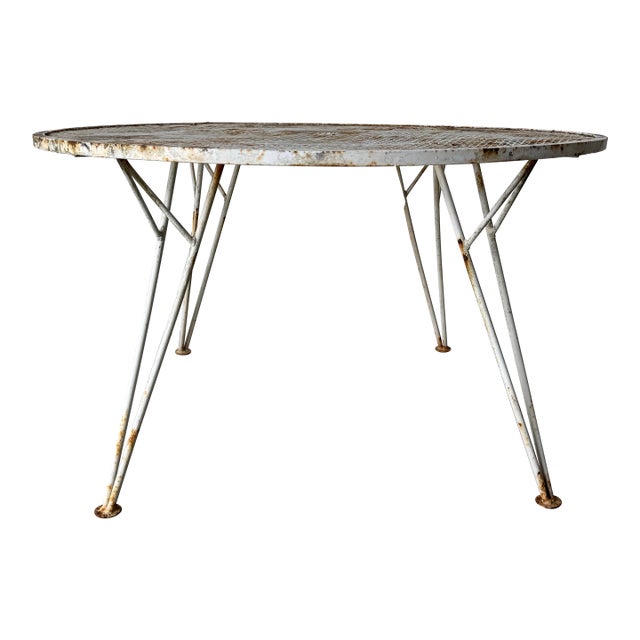1960’s Mid-Century Modern Round Mesh Top Outdoor Dining Table by John Salterini, Attributed For Sale