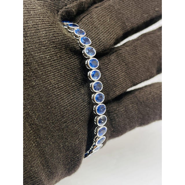 Elegant 18k Gold Blue Sapphire Bracelet, 17.38 Carats For Sale - Image 4 of 10