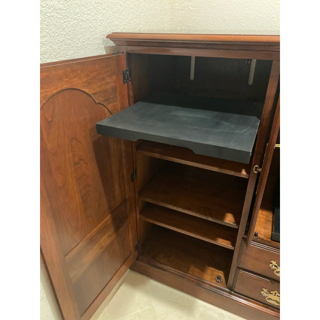 Pennsylvania House Georgian Cherry Wood Entertainment Cabinet Excellent "Mint" Condition Late 20th Century. For Sale - Image 11 of 12