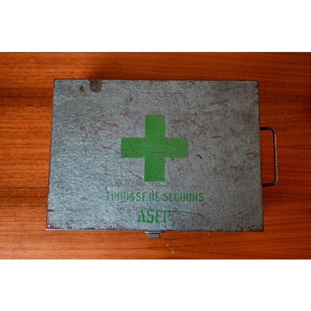 Industrial Vintage Hammered Metal First Aid Kit in Blue-Green from Asep, 1950s For Sale - Image 3 of 10