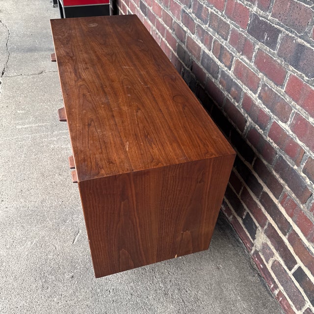 Mid 20th Century Jen’s Risom 3 Drawer and One Compartment Chest in Walnut Mid Century Modern For Sale - Image 5 of 12