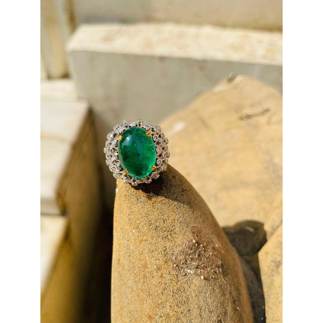 Art Deco 18kt Solid White Gold Estate Emerald Diamond Dome Ring for Women Size 7 For Sale - Image 3 of 8