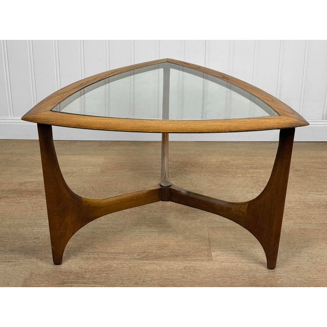 Altavista Lane Mid-Century Walnut Sculptural Guitar Pick Side Table by Lane For Sale - Image 4 of 13