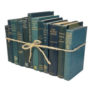 Decorative Books - Vintage Hunter Book Bundle - 1 Foot of Green Books For Sale