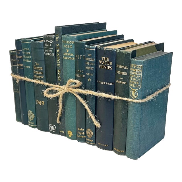 Decorative Books - Vintage Hunter Book Bundle - 1 Foot of Green Books For Sale