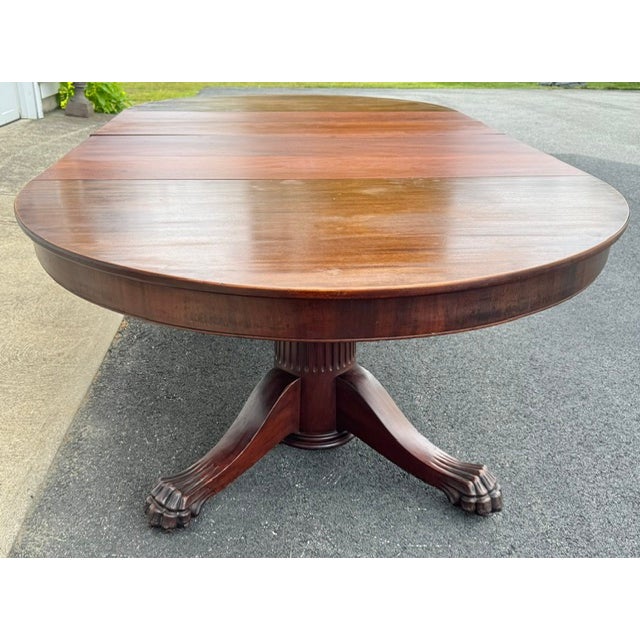 Early 20th Century Antique 54" Round Mahogany Pedestal Base Dining Table With 4 Leaves For Sale - Image 5 of 16