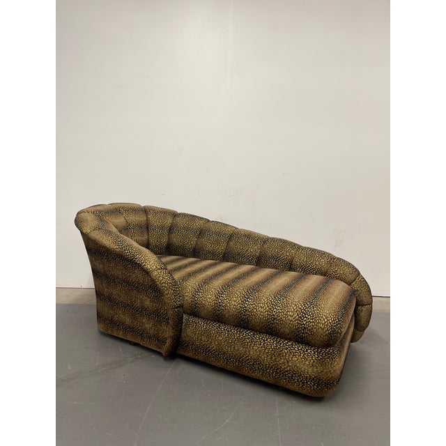 You can’t possibly resist all this animalistic charm! This well designed vintage Vladimir Kagan styled Post-Modern scallop...