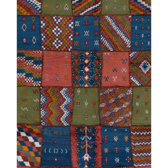 Exotic, chic, and wonderfully versatile, Moroccan rugs continue to soar in popularity, seducing design aficionados with...