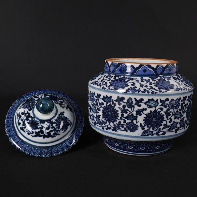 Blue and White Porcelain Lidded Jar, Interlocking Lotus Floral Pattern Storage Canister For Sale In New York - Image 6 of 8