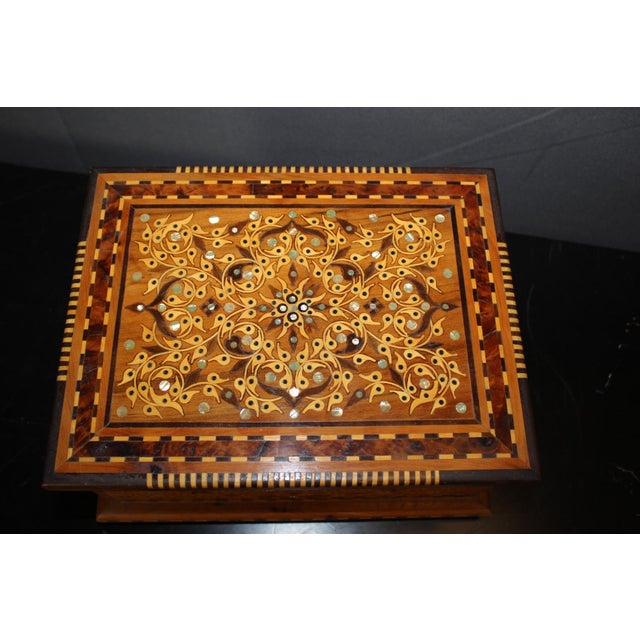 Moroccan Box in Thuja and Maple Marquetry, 1990s For Sale - Image 13 of 13