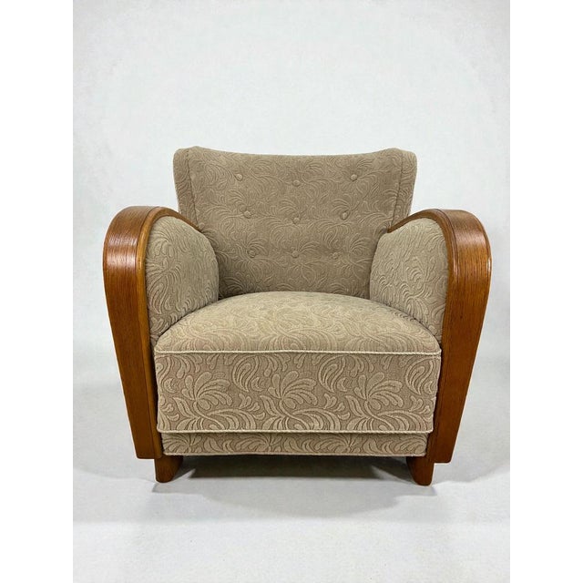 Elegant pair of over-upholstered armchairs with legs and armrests crafted in solid beech, dating from the 1930s–1940s. The...