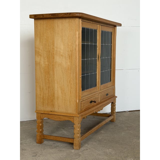 Mid-Century Danish Brutalist Oak Display Cabinet from Henning Kjærnulf, 1960s For Sale - Image 6 of 14