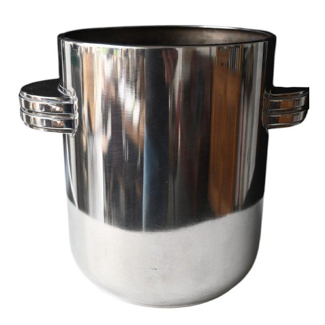 Artist: Quist Period: 20th century Style: Art Deco Condition: Good condition Material: Silver metal Height: 19.5 cm....