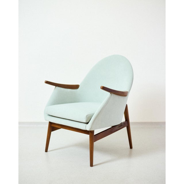 Shell-Shaped Lounge Chair, 1970s, in Restored conditions. Designed 1970 to 1979