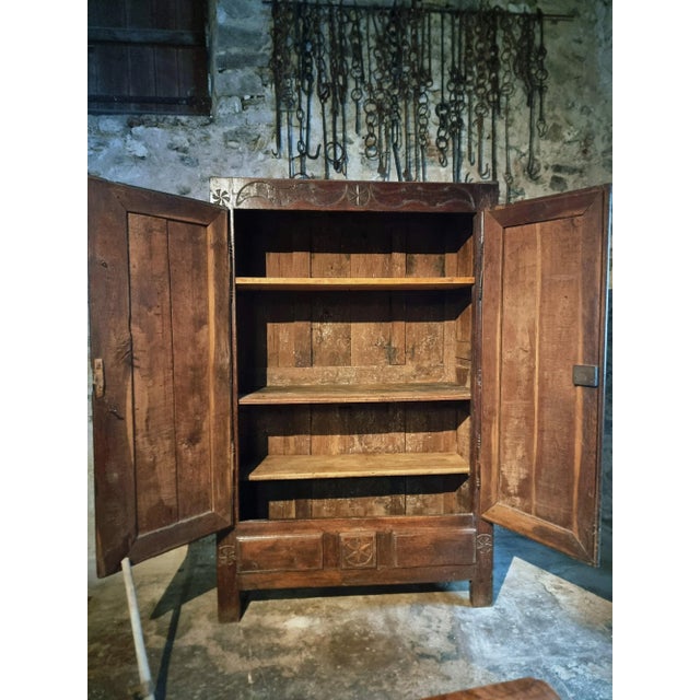 French Wardrobe in Oak with Hand-Carved Rosettes For Sale - Image 4 of 18