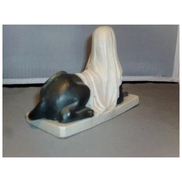 Antique Early 19th Century Bisque Basalt Porcelain Egyptian Revival Recumbent Sphinx 1790 - 1810 For Sale In New York - Image 6 of 8