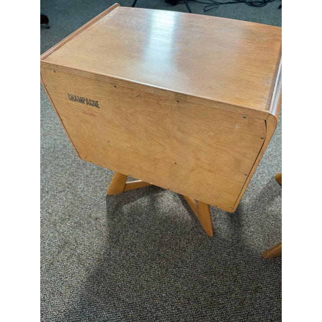 Mid 20th Century Pair of Heywood Wakefield Sculptura M-778 Nightstands in Original Champagne Finish For Sale - Image 9 of 12