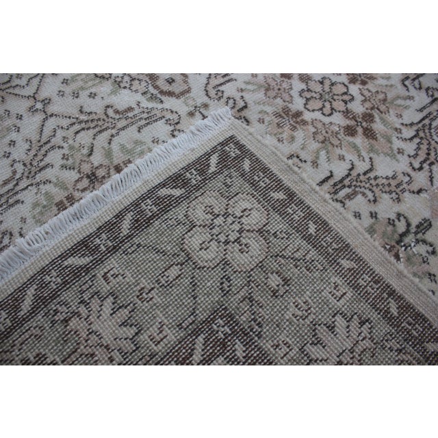 1970s Mid-Century Modern Art Deco Turkish Vintage Floral Beige Oushak Area Rug For Sale - Image 12 of 13