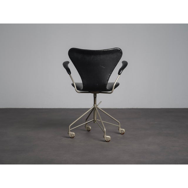 Fritz Hansen First Edition Model 3217 Office Chair by Arne Jacobsen for Fritz Hansen, Denmark, 1950s For Sale - Image 4 of 13