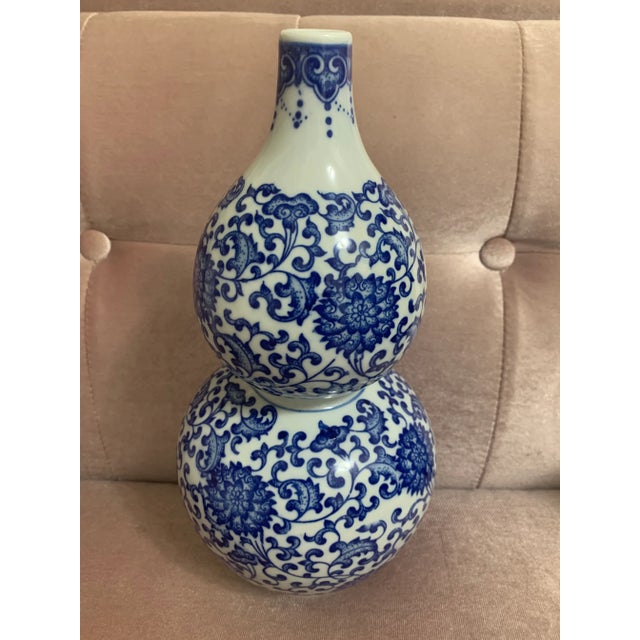 Chinese Mid 20th Century Chinese Porcelain Blue and White Double Gourd Vase For Sale - Image 3 of 11