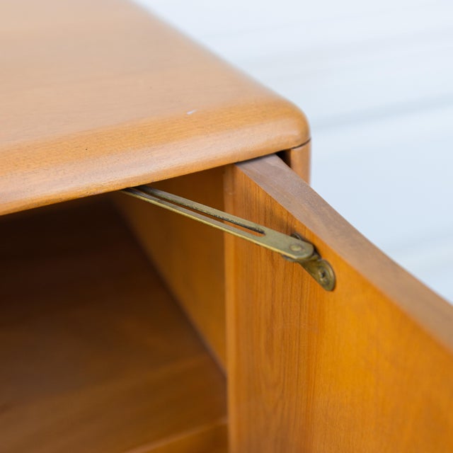 1950s Heywood-Wakefield "Kohinoor" Dresser & Hutch Set in Champagne For Sale - Image 11 of 16