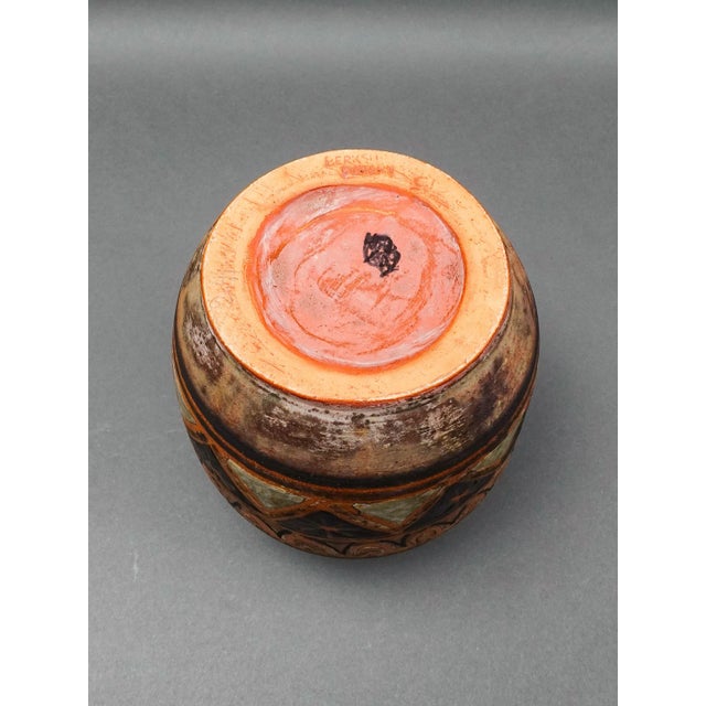 Brown Berkshire Pottery Gertraud Stosiek Signed Vintage Mid Century Modern Art Vase For Sale - Image 8 of 9