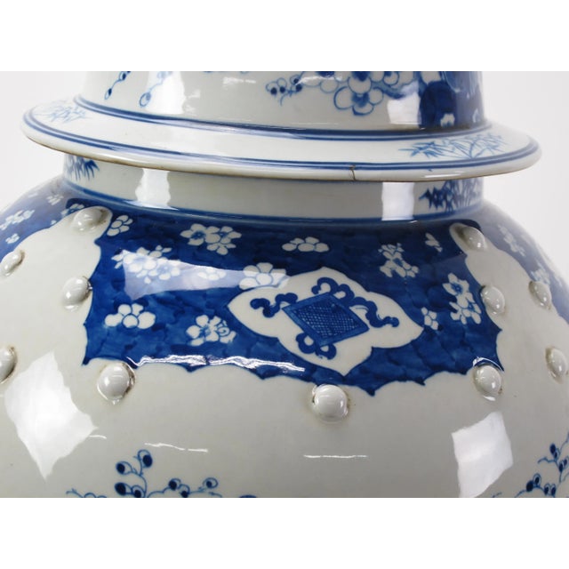 Chinese Blue and White Porcelain Ginger Jar With Flowers & Flying Birds For Sale - Image 11 of 13