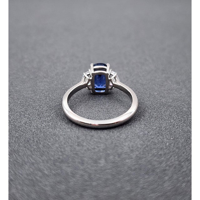 Early 21st Century 1.97 Ct Gia Certified Natural Sapphire & Diamond Ring Size 6.5 For Sale - Image 5 of 9