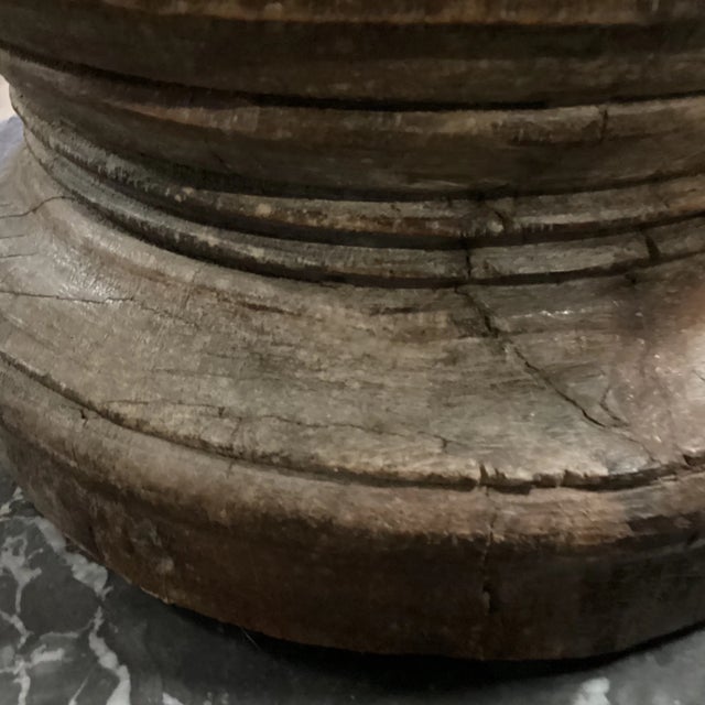 Early 20th Century Early 20th Century Wooden Vessel From India With Visible Woodgrain and Hand Carved Brass Birds on Front For Sale - Image 5 of 12