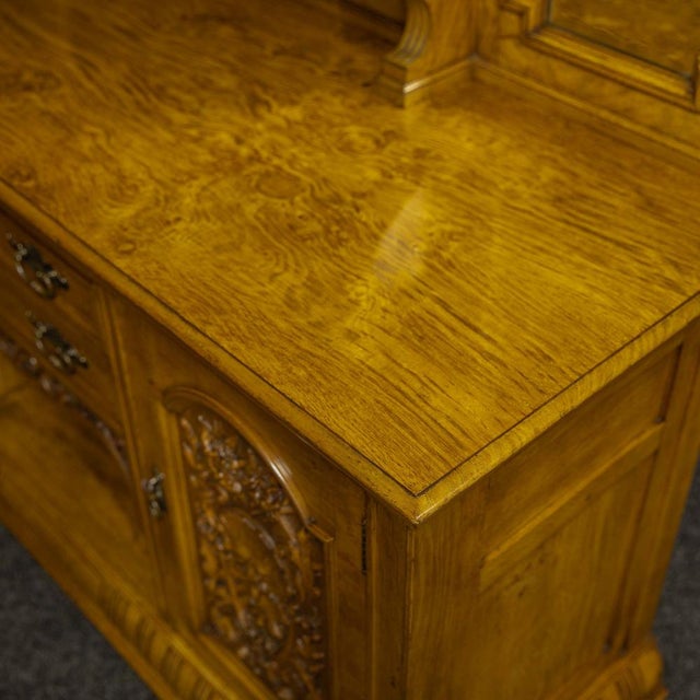 A stunning high quality Late Victorian oak sideboard of good proportions. The back has three bevelled mirrors that are...