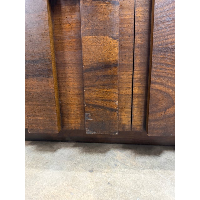 Pair of Lane Staccato Brutalist Walnut Nightstands or End Tables, 1970s For Sale In Oklahoma City - Image 6 of 16