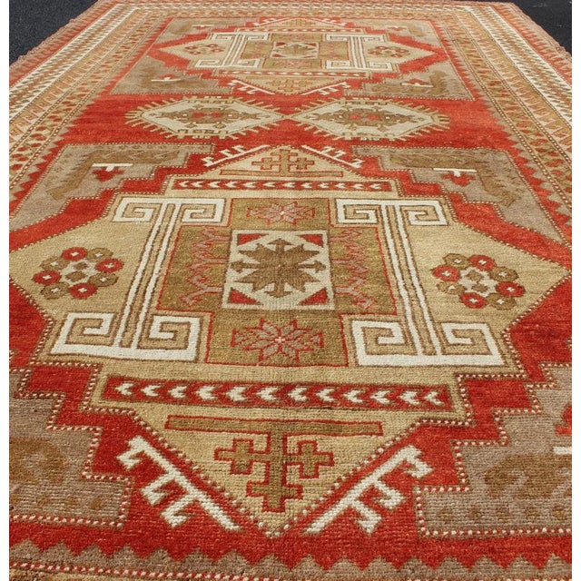 Geometric Design Vintage Hand Knotted Turkish Oushak Rug in Mid-Century Modern Soft Red and Green For Sale - Image 11 of 13