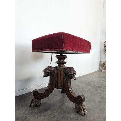 Louis XIII Stool with Animal Decoration, in Very Good conditions.