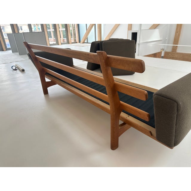 Sofa by Hans J. Wegner for Getama, 1960 For Sale - Image 9 of 15