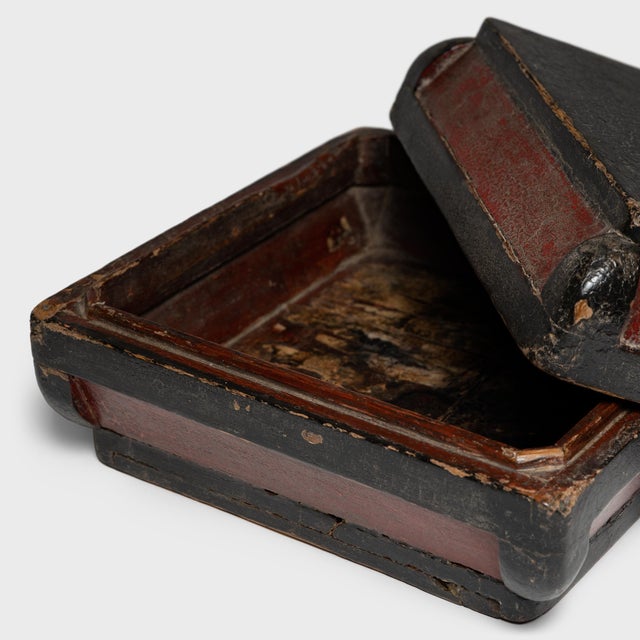 Early 19th Century Chinese Red Lacquer Snack Box, C. 1820 For Sale - Image 5 of 5