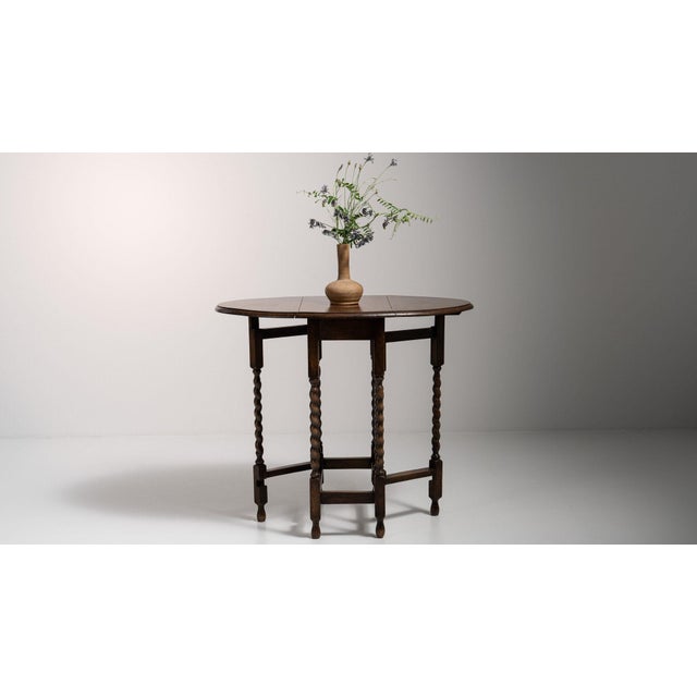 Amber 20th Century United Kingdom Rich Amber Oak Gateleg Table For Sale - Image 8 of 9