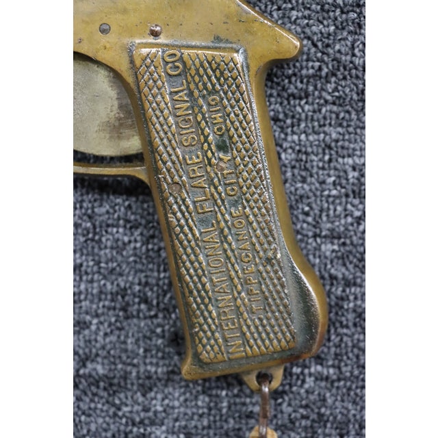 American Antique International Flare Signal Co. Brass and Iron Flare Gun For Sale - Image 3 of 13