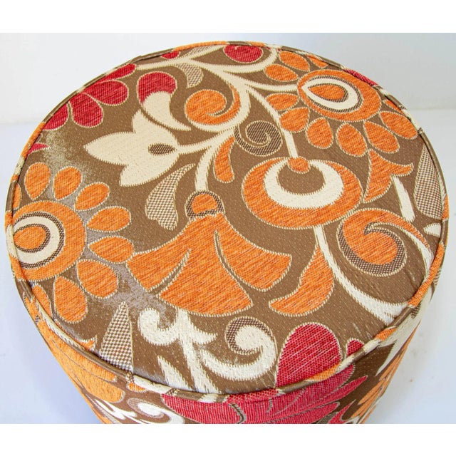 Modern Cylindrical Moroccan Pouf Upholstered in 1970s Style Fabric For Sale - Image 12 of 12