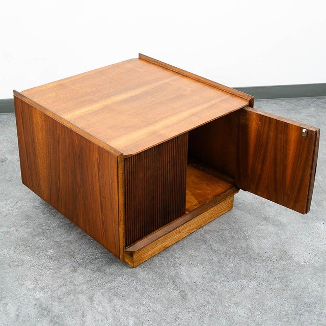 Mid-Century Modern Mid Century Modern End Table Lane Attributed Cabinet Square Walnut 2 Doors Side Table MCM For Sale - Image 3 of 10