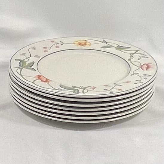Add timeless elegance to your table with this beautiful set of seven Villeroy & Boch *Albertina* salad plates. Crafted in...