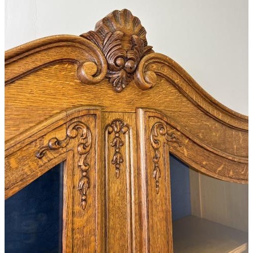 Vintage French Louis XIV Style Oak Display Cabinet For Sale - Image 3 of 13