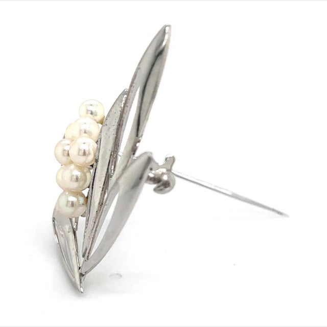 1990s Mikimoto Estate Akoya Pearl Brooch Pin Sterling Silver For Sale - Image 11 of 12