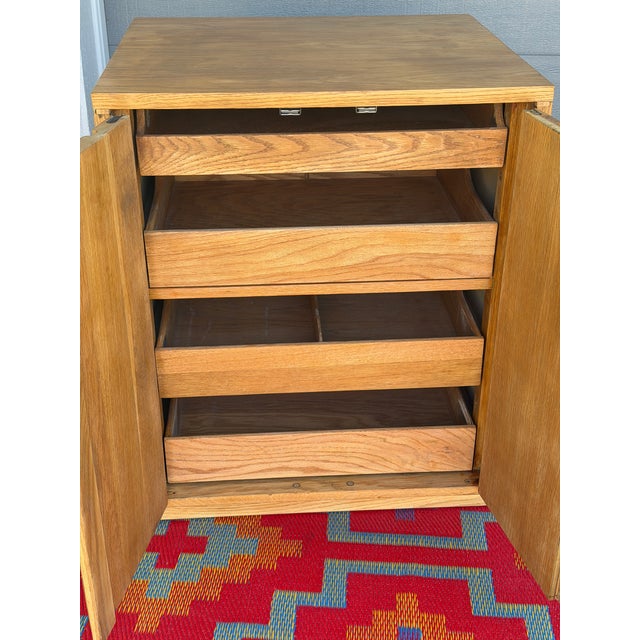 Sligh-Lowry Furniture Co. 1950s Pair of Danish Oak Cabinets by Sligh Furniture For Sale - Image 4 of 8