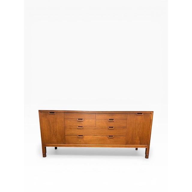 Mid-Century Modern 1970s John Stuart Janus Collection Mid-Century Modern Walnut Credenza / Dresser For Sale - Image 3 of 12