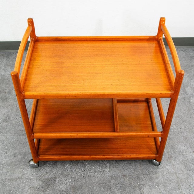 CFC Silkeborg 1960s Serving Bar Cart Trolley Johannes Andersen Teak Silkeborg For Sale - Image 4 of 12