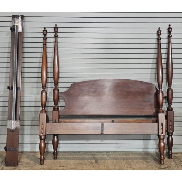 Traditional 1980s Henkel Harris Mahogany Queen Size Four Post Carved Bed Made in Virginia For Sale - Image 3 of 7