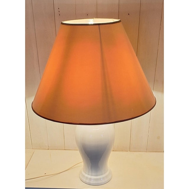 Vintage Table Lamp with White Ceramic Base and Cream-Colored Lacquered Shade by Leola, 1970s For Sale - Image 3 of 8