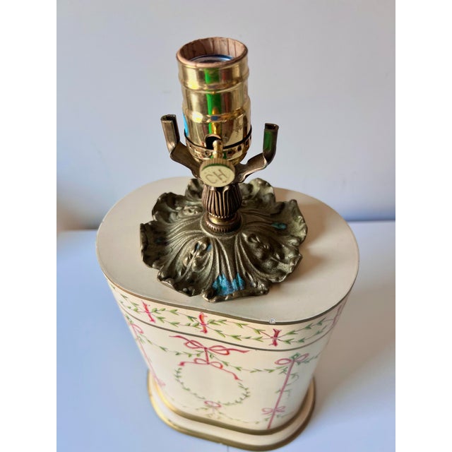 Cream Vintage Chelsea House Hand Painted Topiary and Ribbon Bow Table Lamp With Brass Accents For Sale - Image 8 of 10